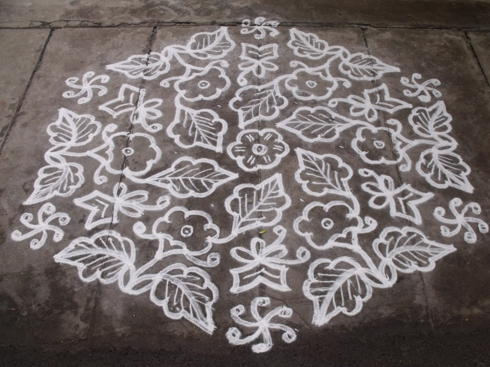 Rangoli designs/Kolam: S.No. 51 :-21-11 pulli kolam - interlaced dots kolam