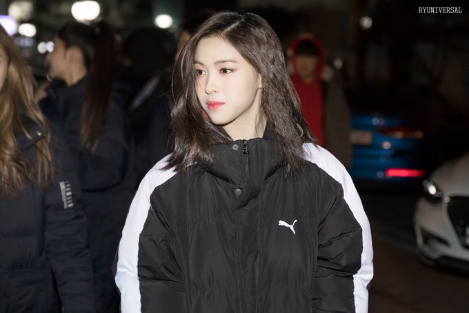 취향저격하던 날의 있지 ITZY 류진 분위기 모음.jpgif | 인스티즈