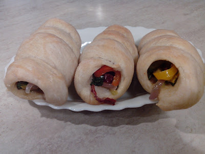 cannoli di pasta di pane con verdure