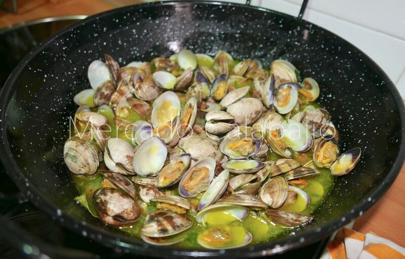 Almejas en salsa verde. Receta paso a paso Mercado Calabajío