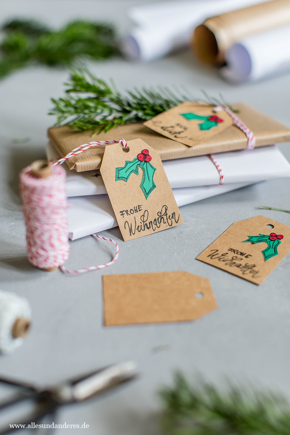 Diy Weihnachtliche Geschenkanhanger Mit Papier Und Handlettering Alles Und Anderes