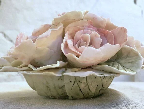 Crown Princess Mette-Marit started her first ceramics course. flower made of ceramics. Ragnhild Wik is a Norwegian ceramics artist