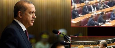 بالفيديو.. لماذا طَرق نواب البرلمان الباكستاني على طاولاتهم  أثناء إلقاء #أردوغان خطابه أمامهم؟