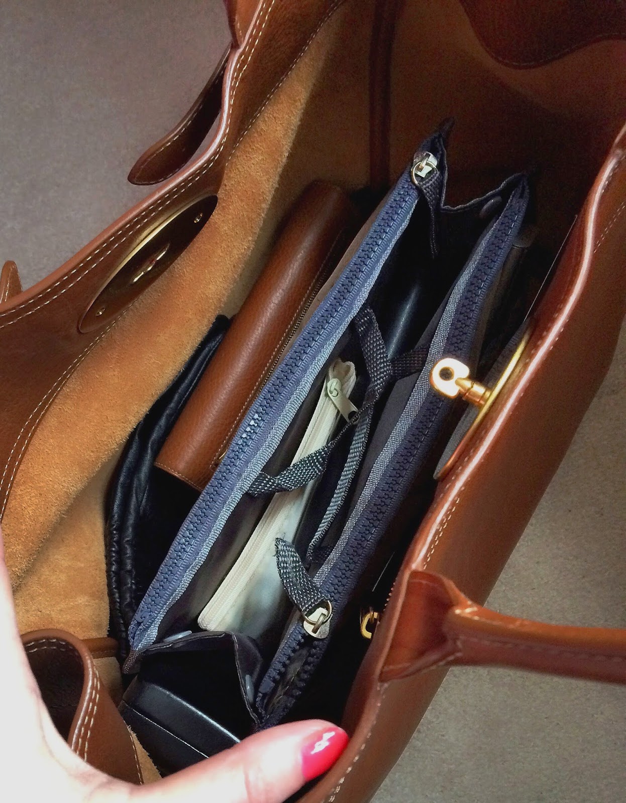 Tidy Handbag Mind Let S Get Organised Priceless Life Of Mine Mulberry Bayswater Tote