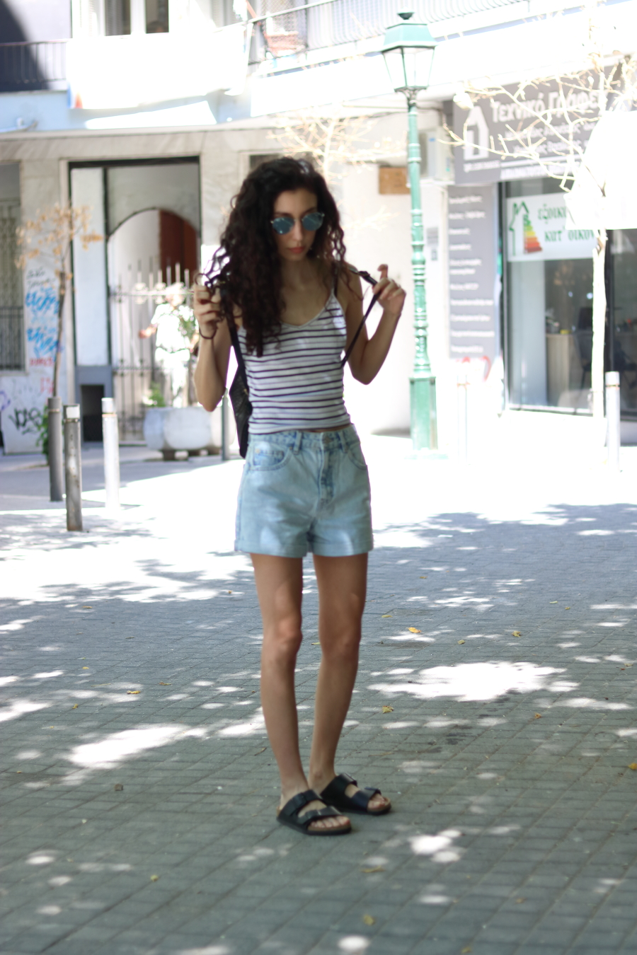 summer travelling outfit-simple-minimal-casual-fashion-style-denim shorts-cami top-birkenstocks