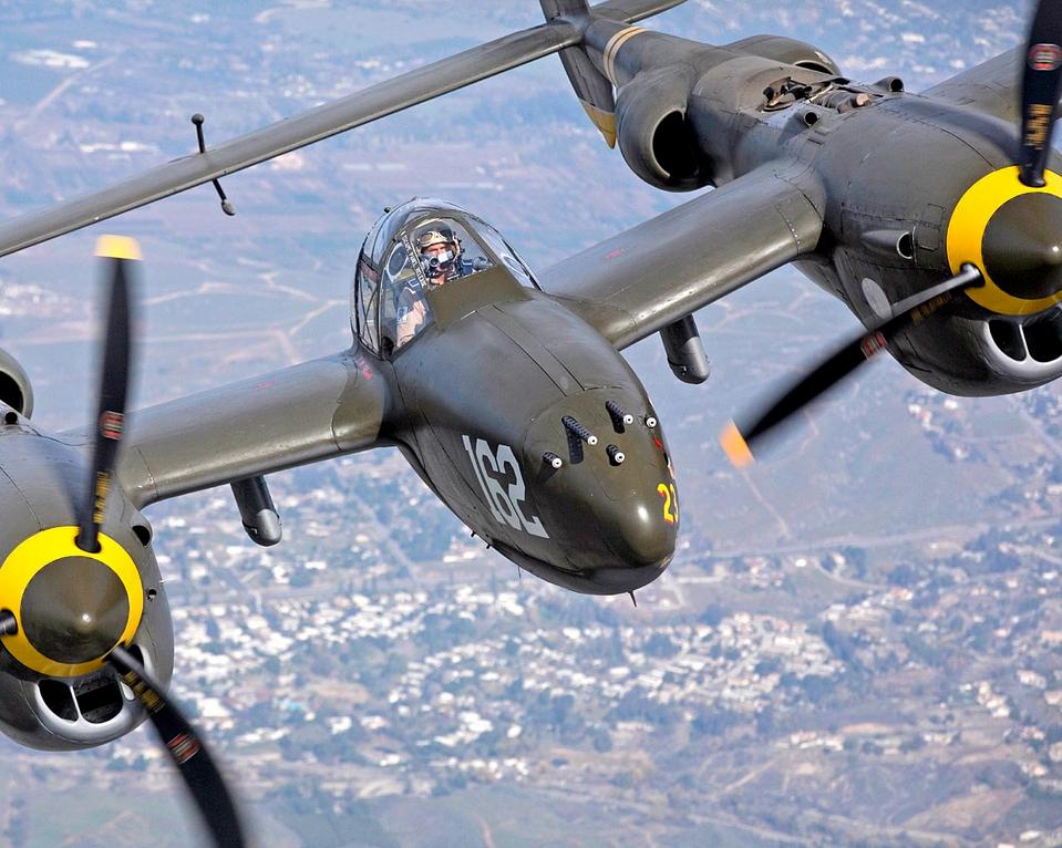 P-38+Lightning+small.jpg