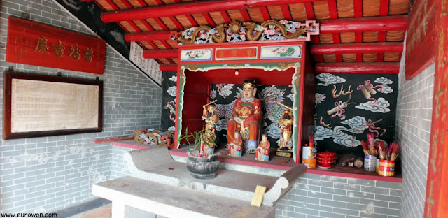 Altar principal del templo, en honor a Hau Wong