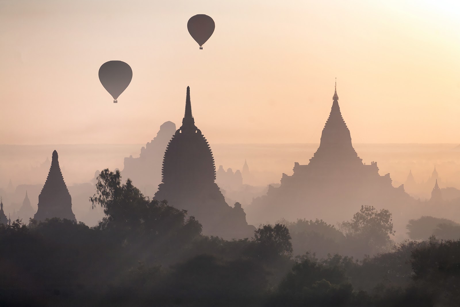 Balony nad Bagan pagody,Bagan,balony,świt,Birma