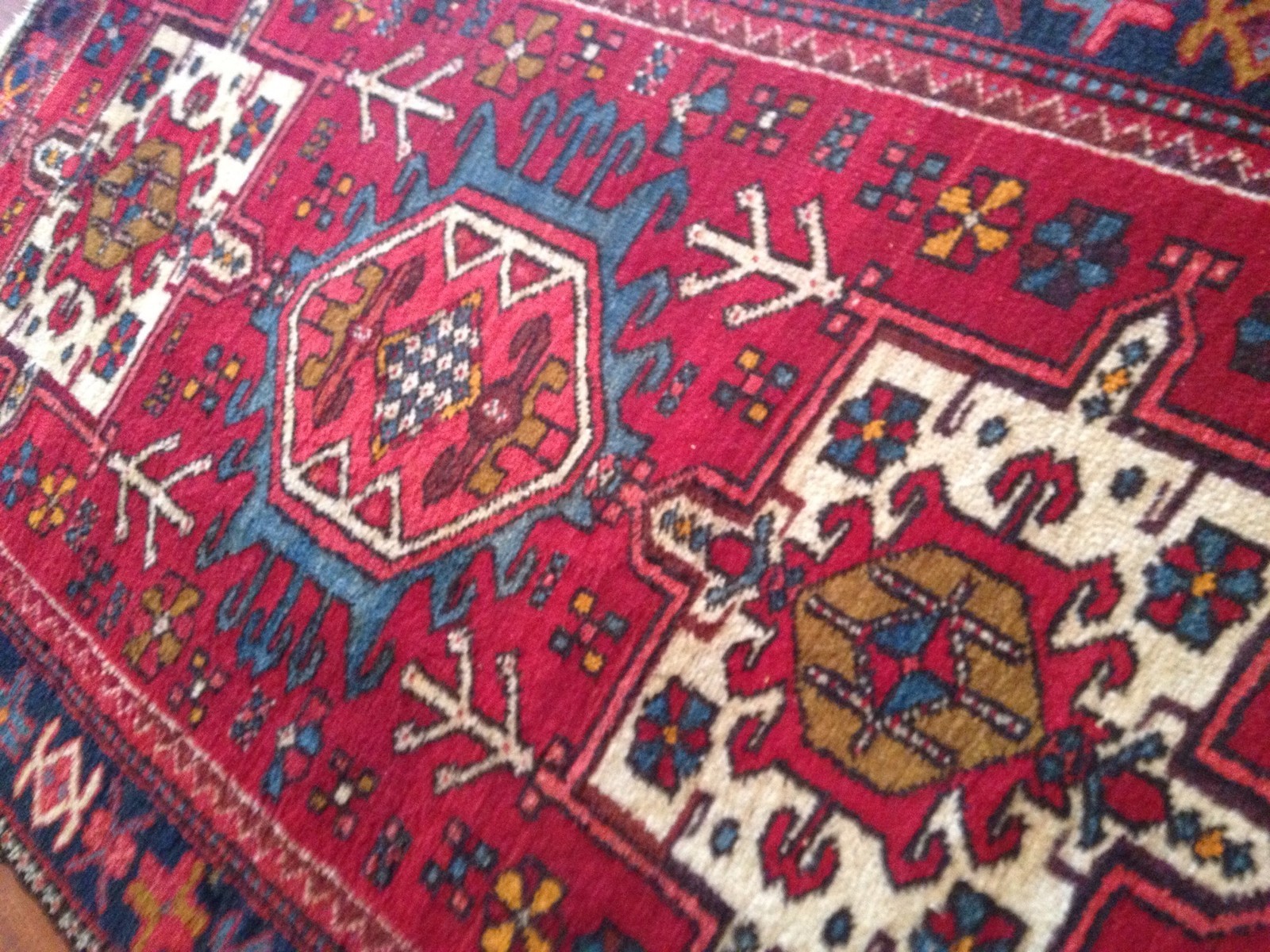 Because It's Awesome Decor // Persian Rugs