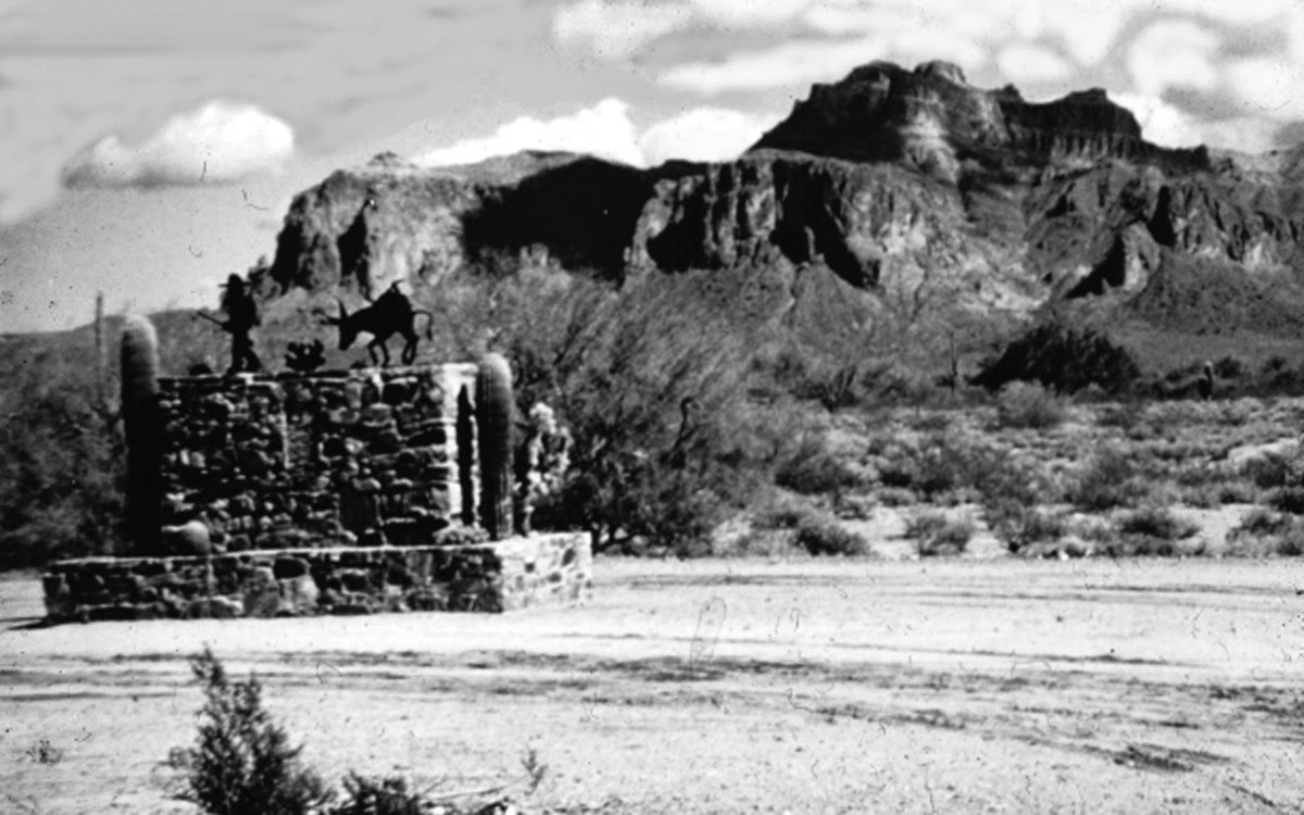 Lost Dutchman Monument on N. Apache Trail