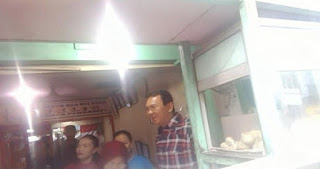LIHAT! Foto-foto Ahok Ketika Dievakuasi Pakai Angkot ke Polsek Karena Ditolak Warga Saat Blusukan LIHAT! Foto-foto Ahok Ketika Dievakuasi Pakai Angkot ke Polsek Karena Ditolak Warga Saat Blusukan