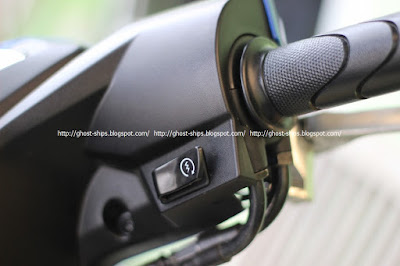 Tombol di stang sebelah kanan cuma ada tombol starter Tombol di stang sebelah kanan cuma ada tombol starter