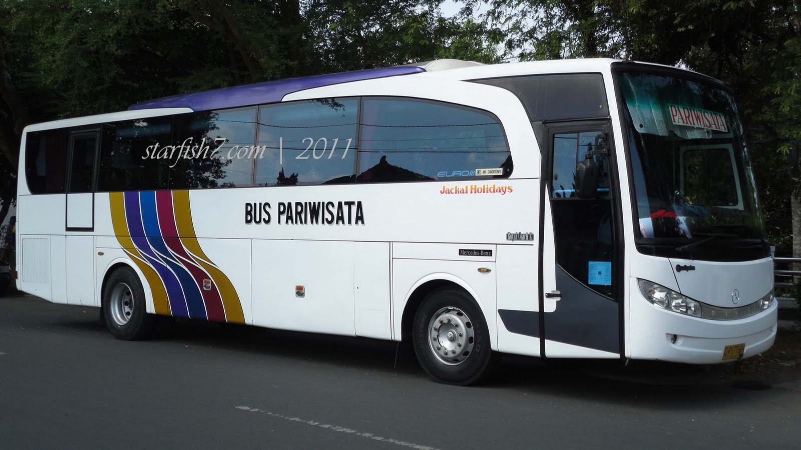 Garasibis: PO Jackal Holidays - Bandung