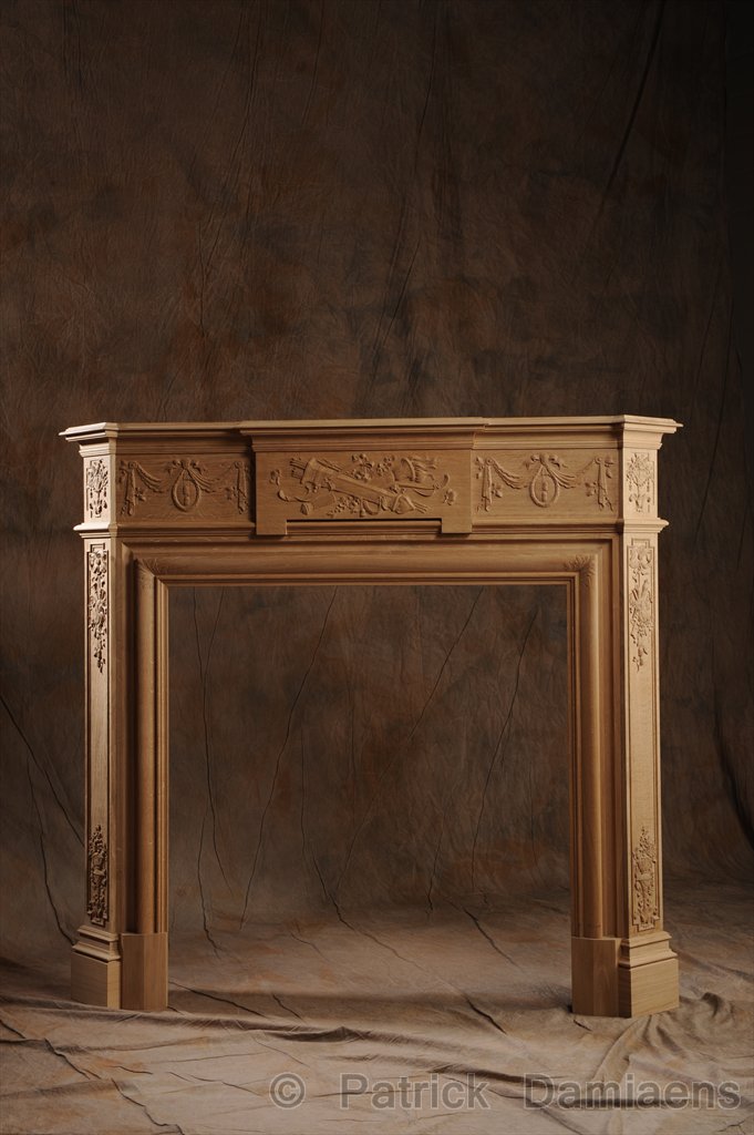 ORNAMENTAL WOODCARVER Patrick Damiaens Wooden mantelpiece with