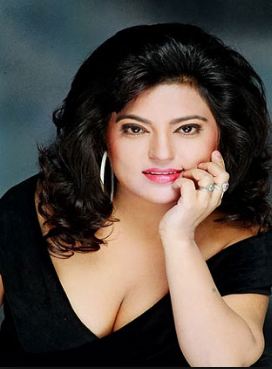 Dolly Bindra Family Husband Son Daughter Father Mother Marriage Photos