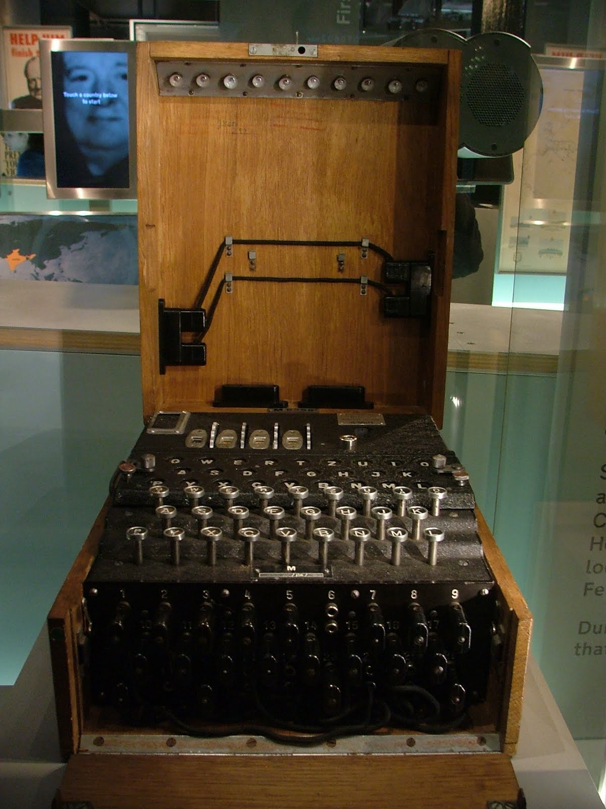 HEATHS IN EUROPE: RED DOUBLE DECKER BUSES AND BLACK TAXIS