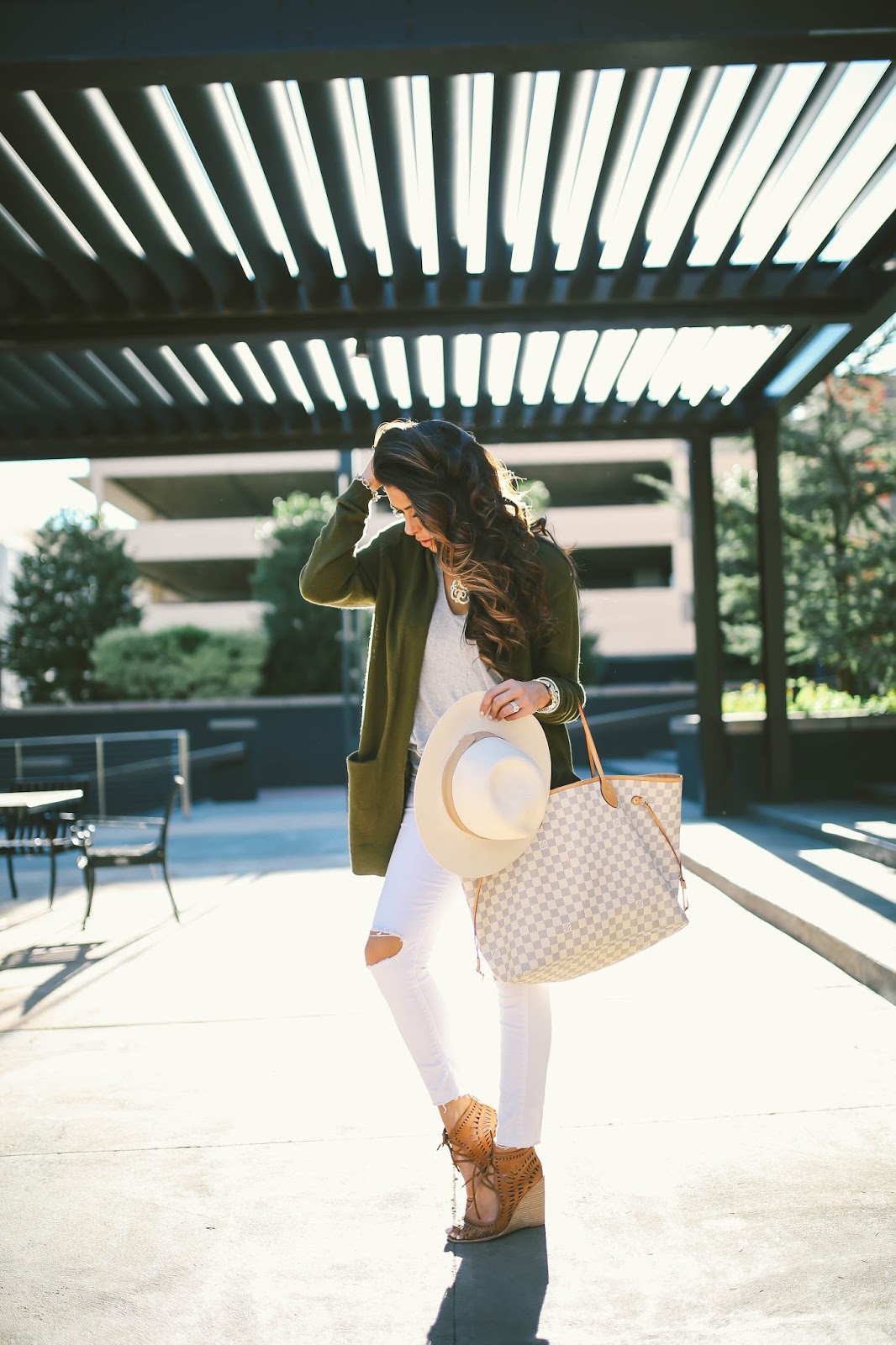 17 Stylish Outfit ideas with Louis Vuitton Neverfull Bag