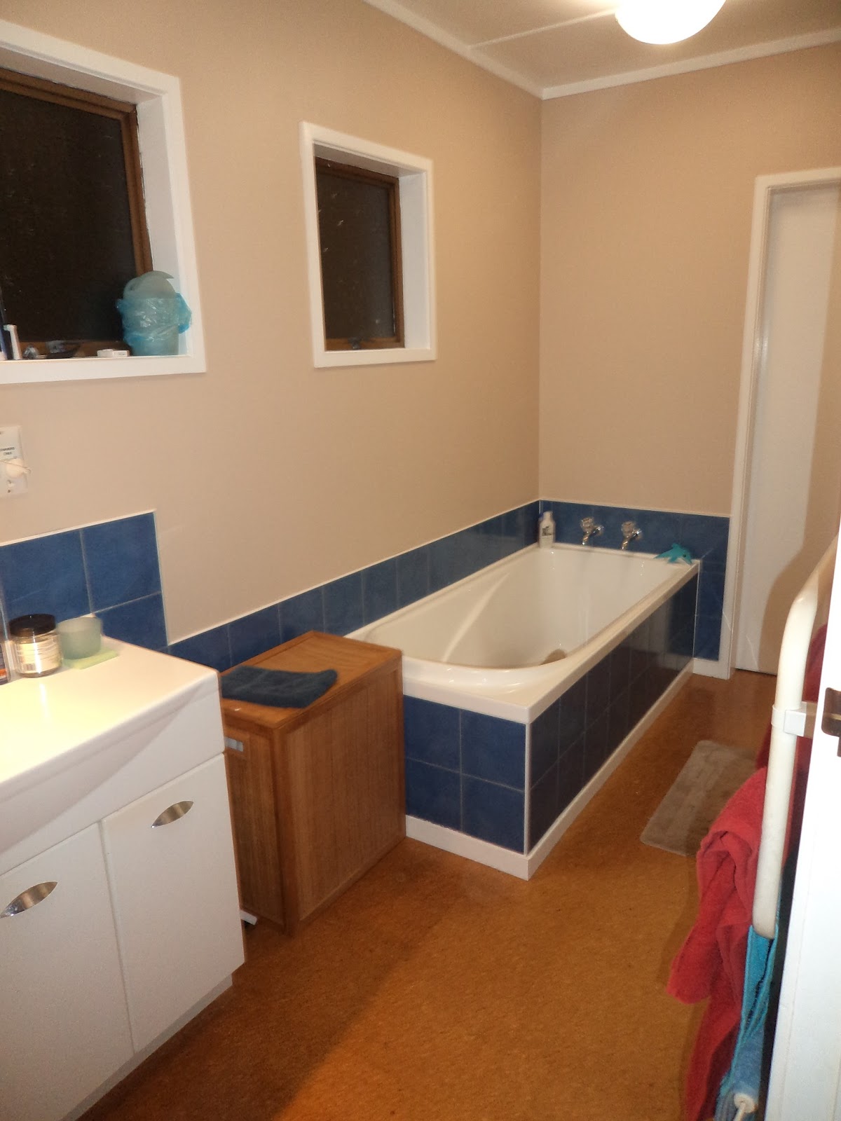 House For Sale in St Johns Hill Large Bathroom + Extra Toilet