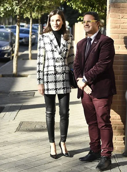 Queen letizia wore a houndstooth blazer by Uterque, and black leather pants by Uterque. Prada leathers shoes. The Spanish Federation of Rare Diseases