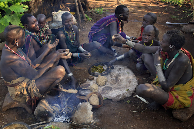 Surma Donga stick fighting - Omo Ethiopia, Once on the fiel…