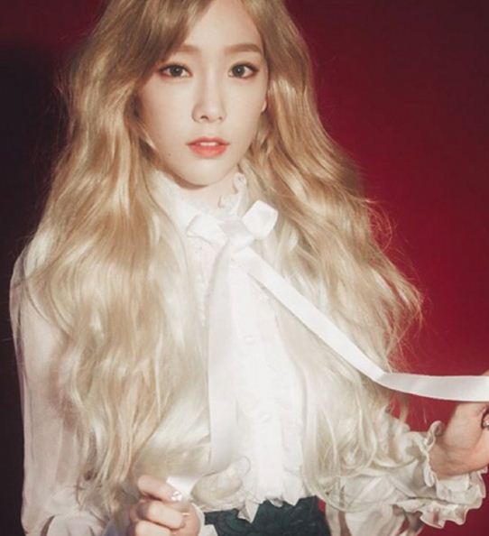 taeyeon_snsd_girlsgeneration_hair_colors_styles_color_contact_lenses