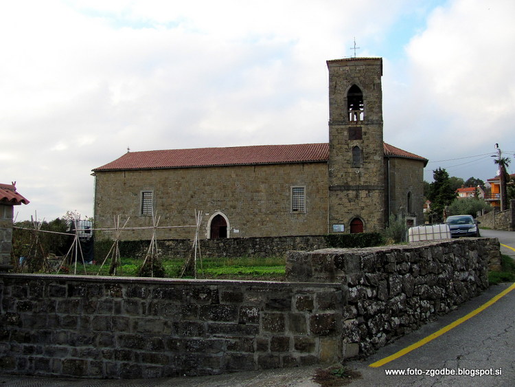 Koštabona, cerkev sv. Kozme in Damijana Slovenija, J. Primorska