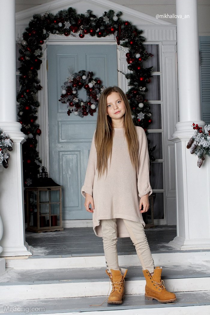Alisa Kozhikina - Child singer with an angelic-looking face (145 pictures)