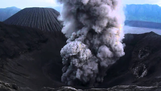 letusan gunung bromo