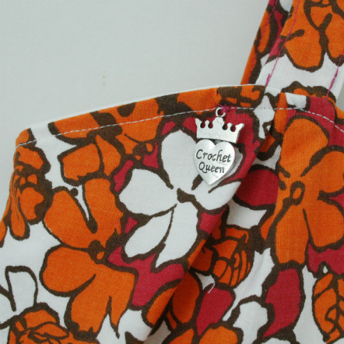 Pleated tote bag, vintage fabric | Happy in Red Pleated tote bag, vintage fabric | Happy in Red