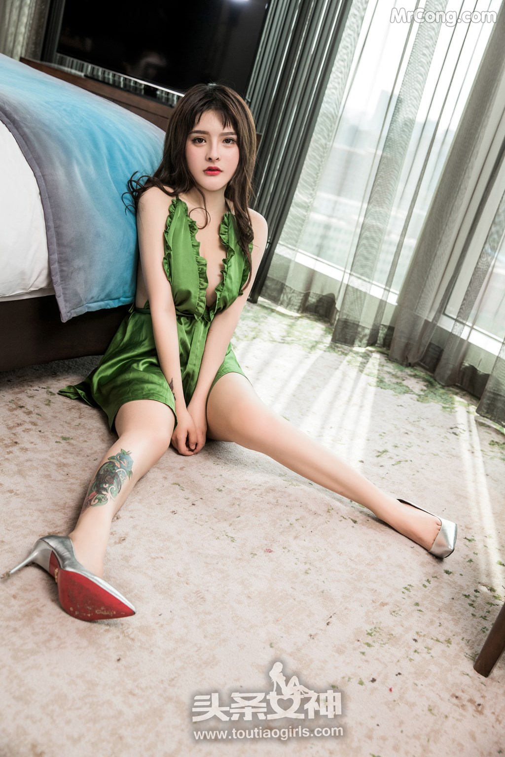 TouTiao 2017-07-17: Model Yang Ma Ni (杨 漫 妮) (26 photos)