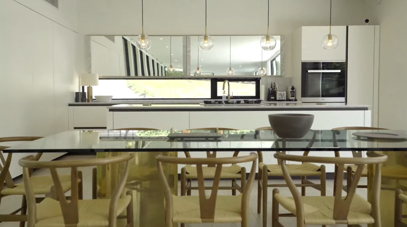 18 Photos vs. Unique Modern Home in Shelter Island, New York - Luxury House & Interior Design Video Tour