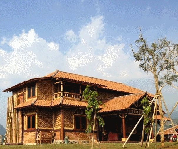 Rumah Semi Permanen Bambu