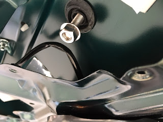 ミラジーノのリアワイパーモーター撤去後の穴ふさぎ