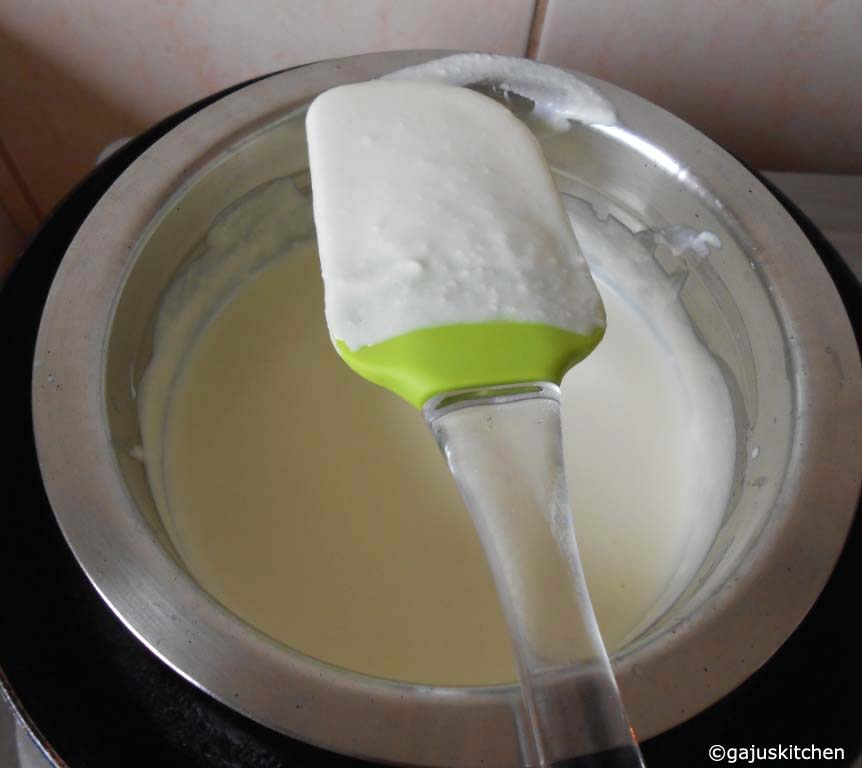 Cream covering the spoon thickly 