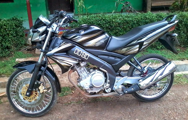 Modifikasi motor Vixion 2012 warna hitam Modifikasi motor Vixion 2012 warna hitam