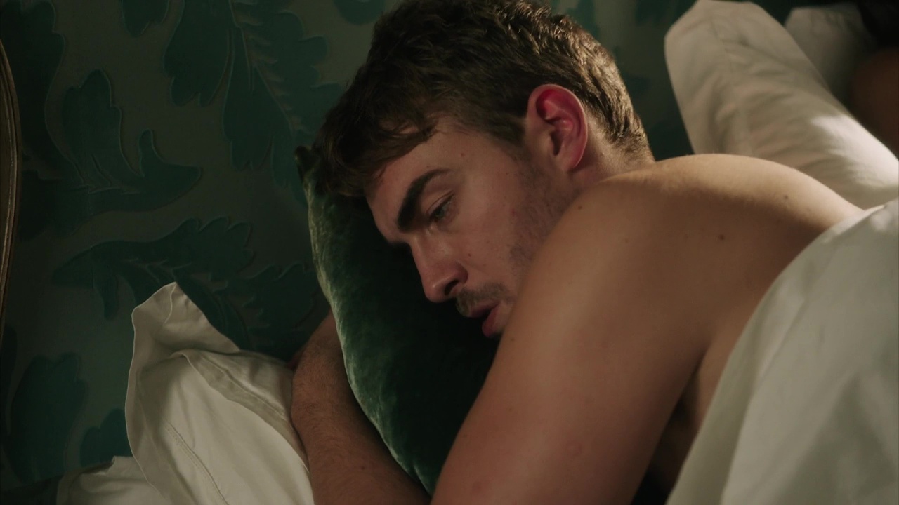 Tom Austen shirtless in The Royals 1-01 "Stand And Unfold Yourself&quo...