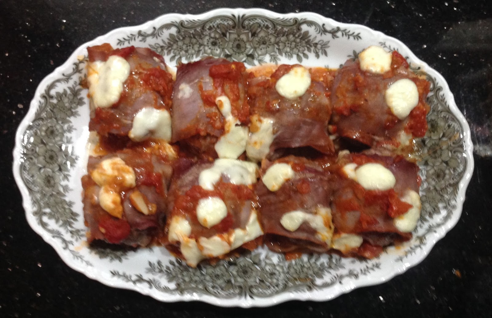 Wessels low carb Welt: Mozzarella-Hackbällchen auf Zucchinizoodles