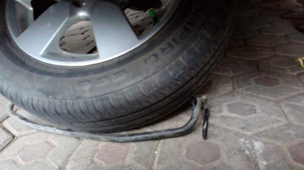 Mengganti Ban Mobil Avanza Cara dan Tips Mengganti Ban Mobil Avanza yang bocor versi Pemula