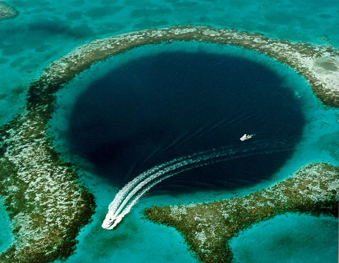 Great Blue Hole, sebuah fenomena topografi karst