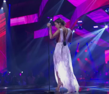 Detalhes do vestido de Cláudia Leite na final do "The Voice Brasil 2015"