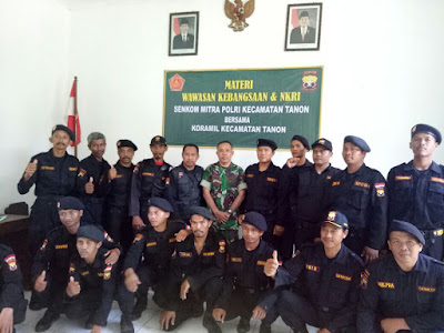 ANGGOTA KORAMIL 19/TANON, KODIM 0725/SRAGEN BERI WAWASAN KEBANGSAAN KEPADA SENKOM ANGGOTA KORAMIL 19/TANON, KODIM 0725/SRAGEN BERI WAWASAN KEBANGSAAN KEPADA SENKOM