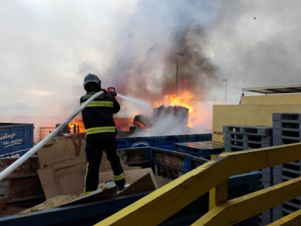 Dos incendios Las Palmas de Gran Canaria, domingo 7 agosto Dos incendios Las Palmas de Gran Canaria, domingo 7 agosto