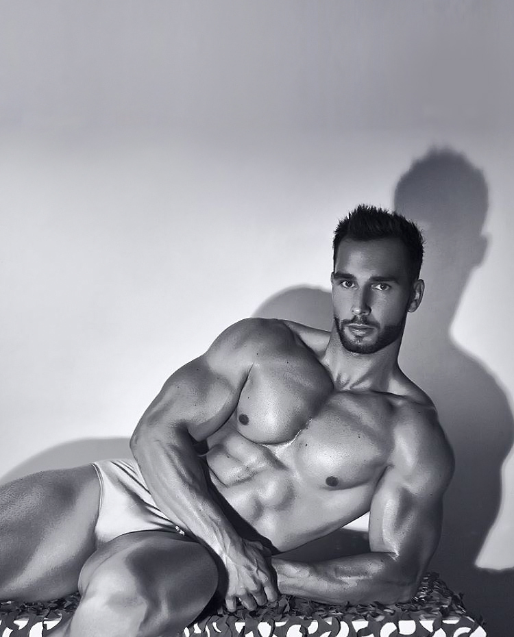 Фитнес модель мужчина Diego Sechi