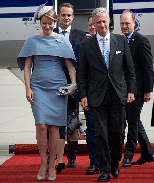 Queen Mathilde wore Natan grey cape dress. Thuringia and Saxony-Anhalt states of Germany. Erfurt-Weimar airport
