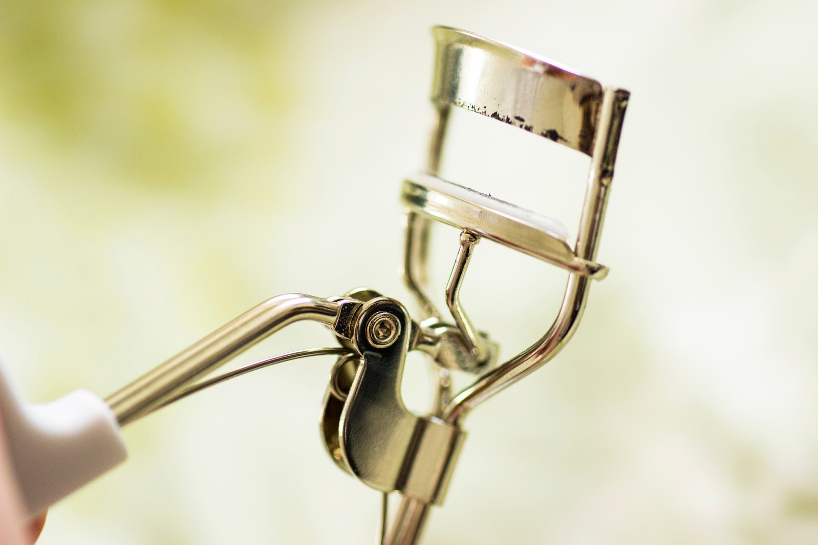 THE BEAUTY PEACH MECHANICAL EYELASH CURLER