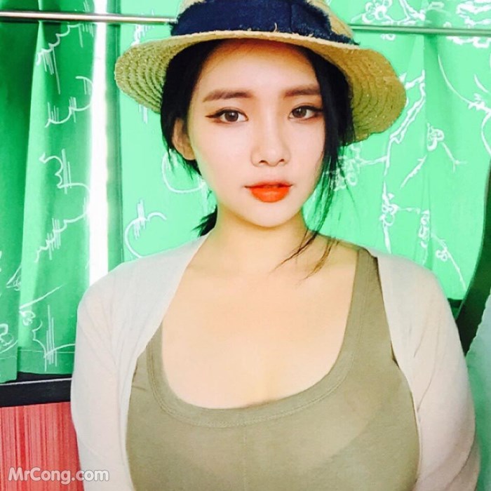 Yu Han (jeee622) Hot girl famous huge breasts social network (684 pictures)