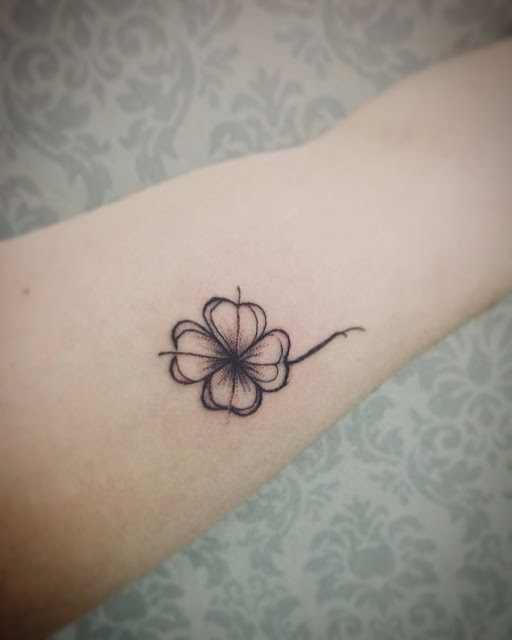 tatuagens femininas de trevo de quatro folhas tatuagens femininas de trevo de quatro folhas