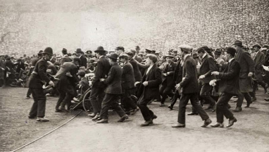 Disturbios seguidores fútbol en Inglaterra 1923