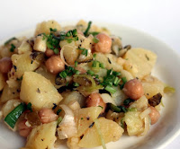 Salada de Batata com Grão-de-Bico, Pepino e Maçã Salada de Batata com Grão-de-Bico, Pepino e Maçã (vegana)