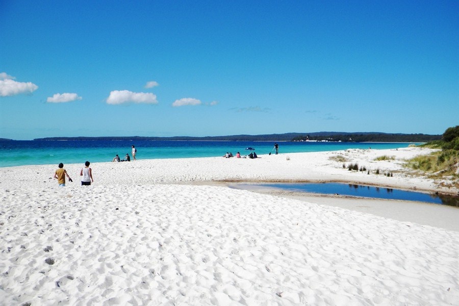 Wisata Pantai Pasir Putih Parbaba Samosir Yang Menakjubkan